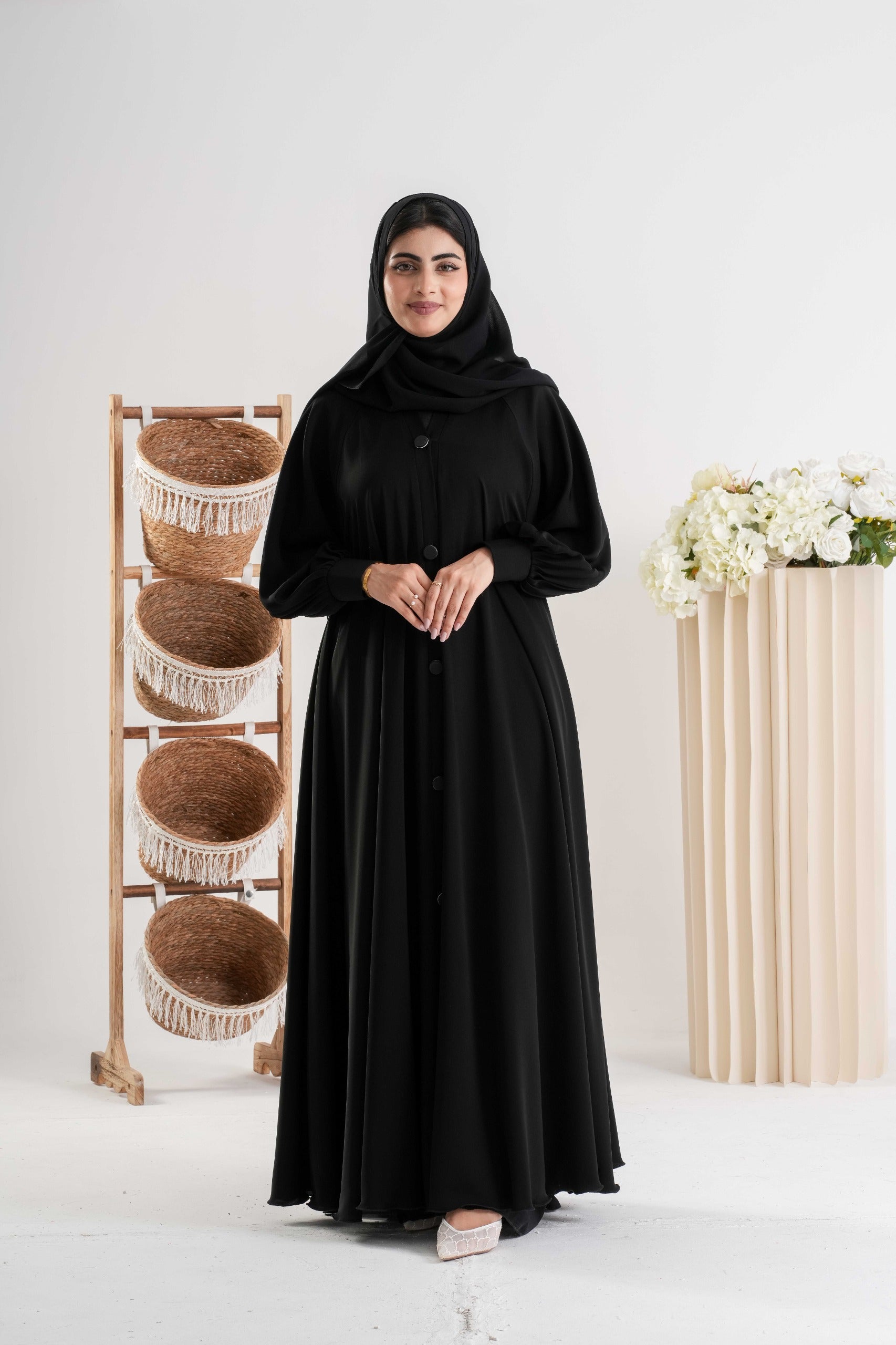 Black Cuffed Abaya | عباية سوداء مكفوفة
