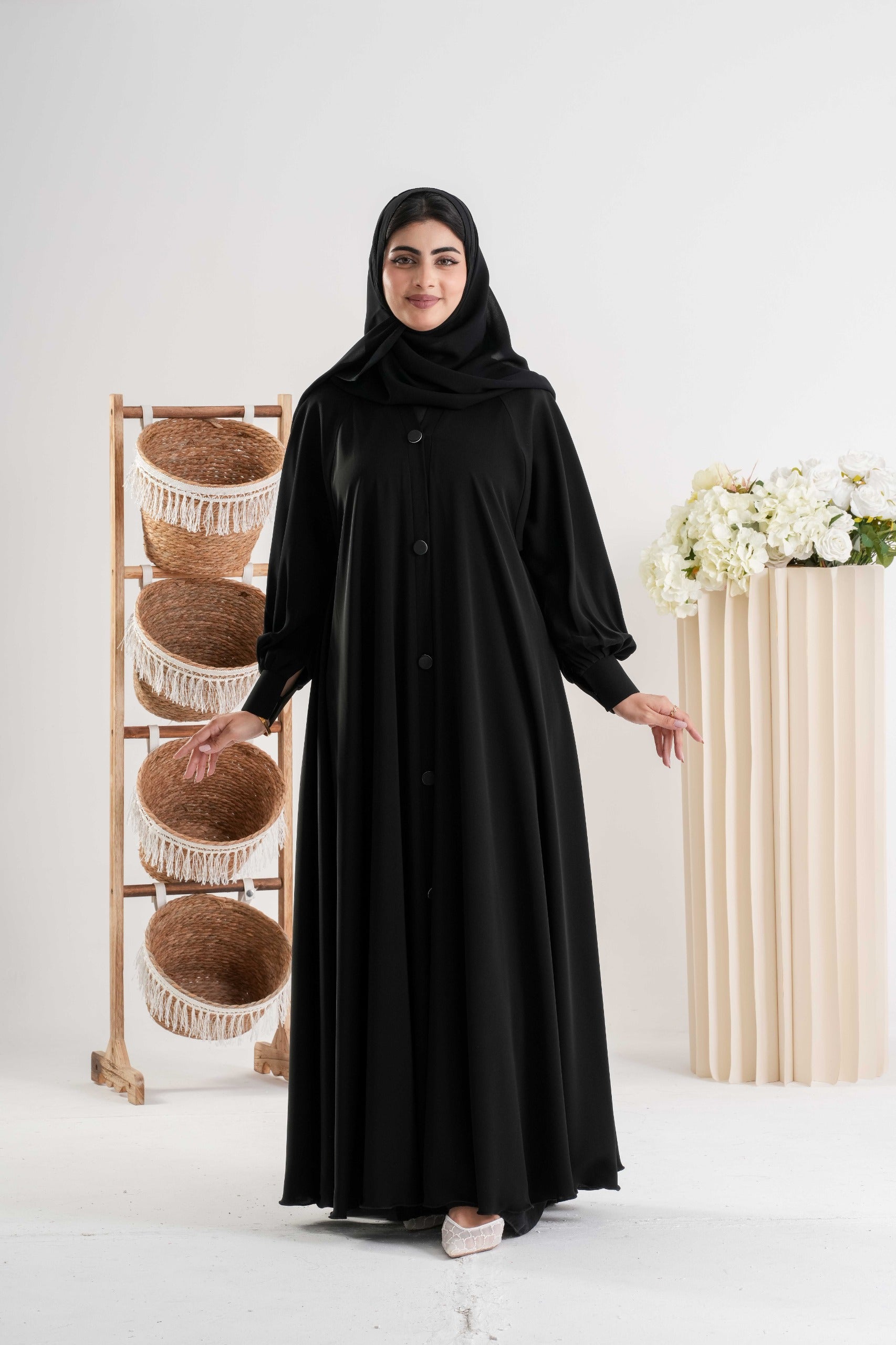 Black Cuffed Abaya | عباية سوداء مكفوفة