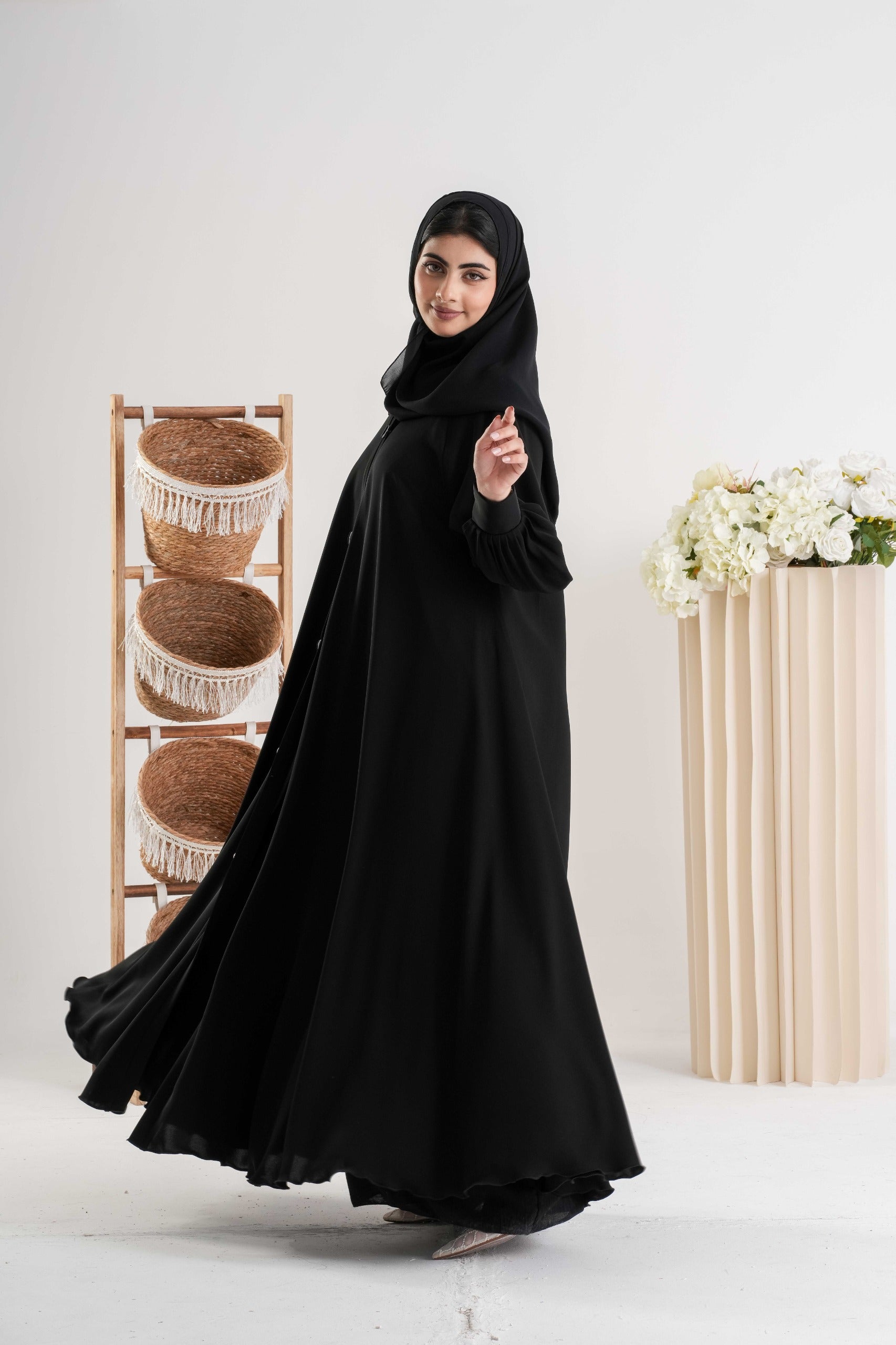 Black Cuffed Abaya | عباية سوداء مكفوفة