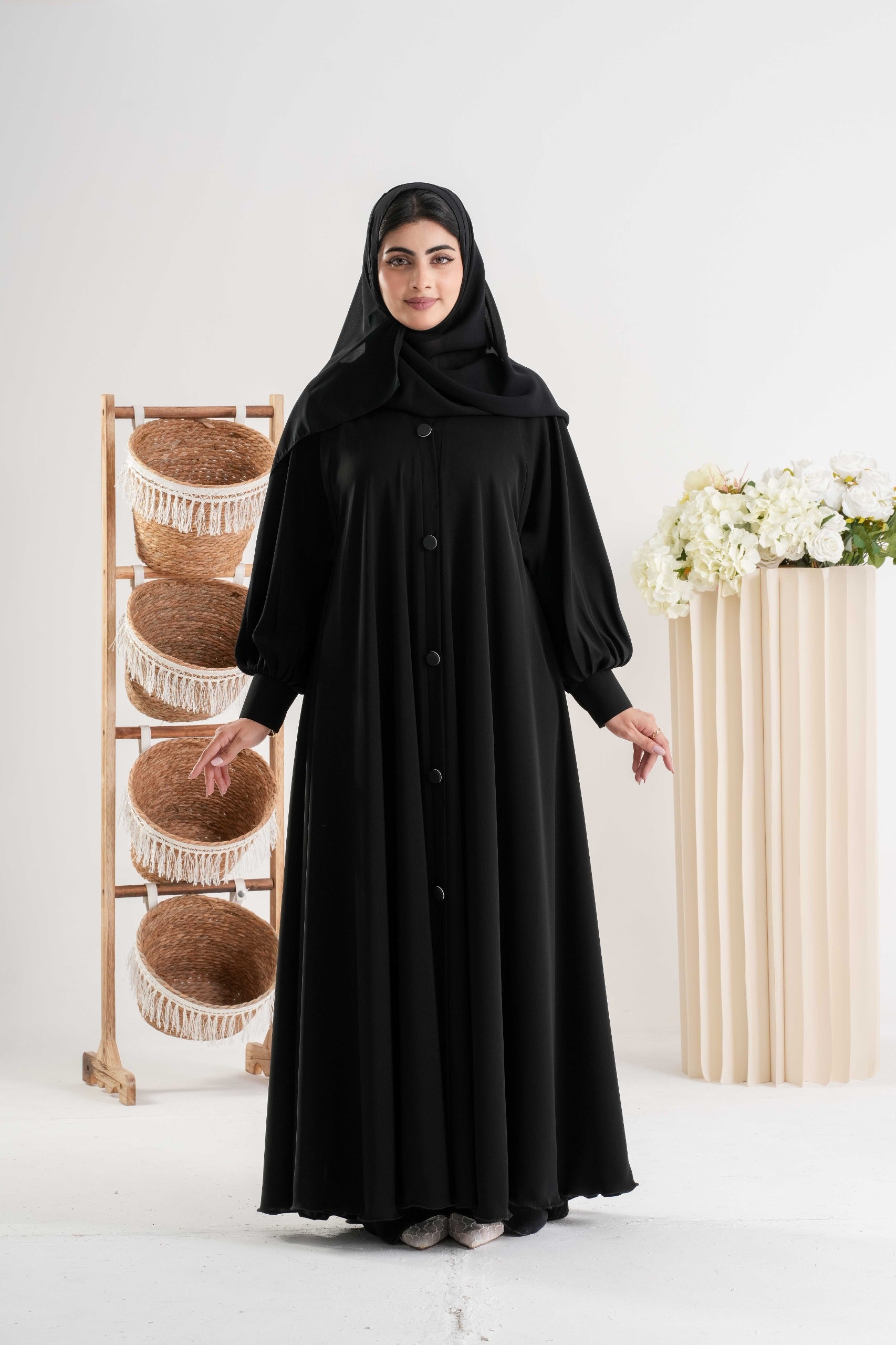 Black Cuffed Abaya | عباية سوداء مكفوفة
