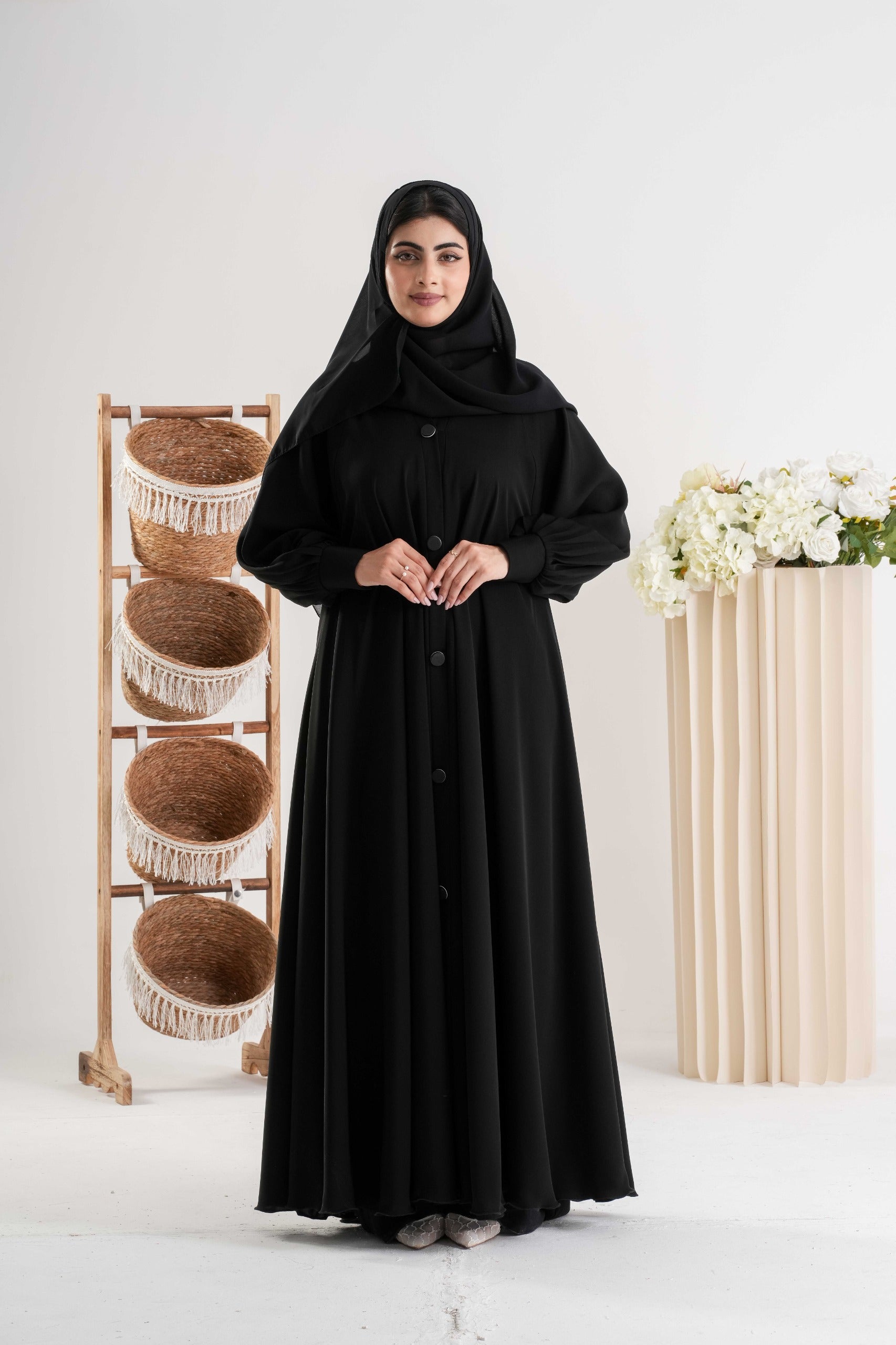 Black Cuffed Abaya | عباية سوداء مكفوفة