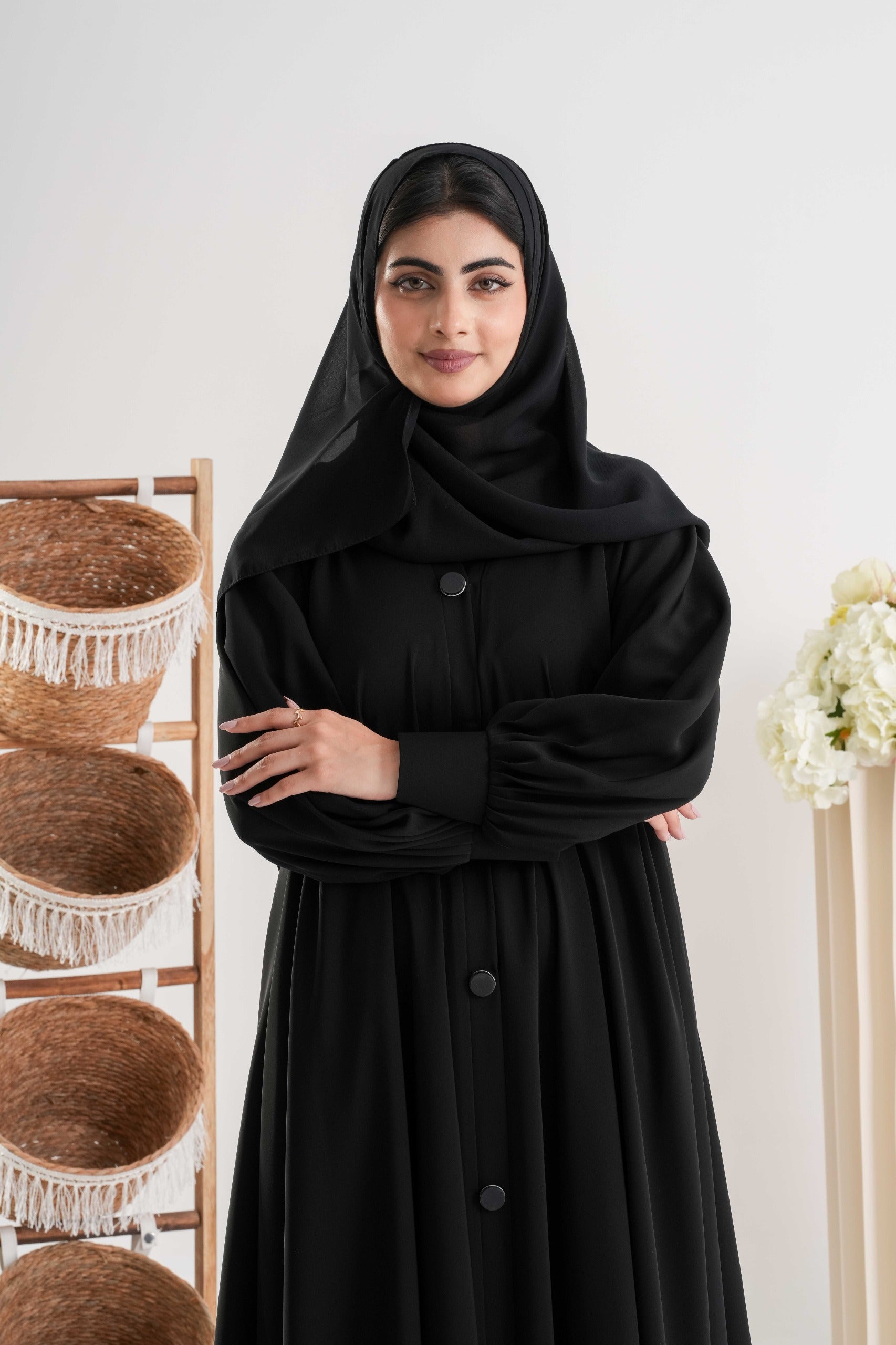 Black Cuffed Abaya | عباية سوداء مكفوفة