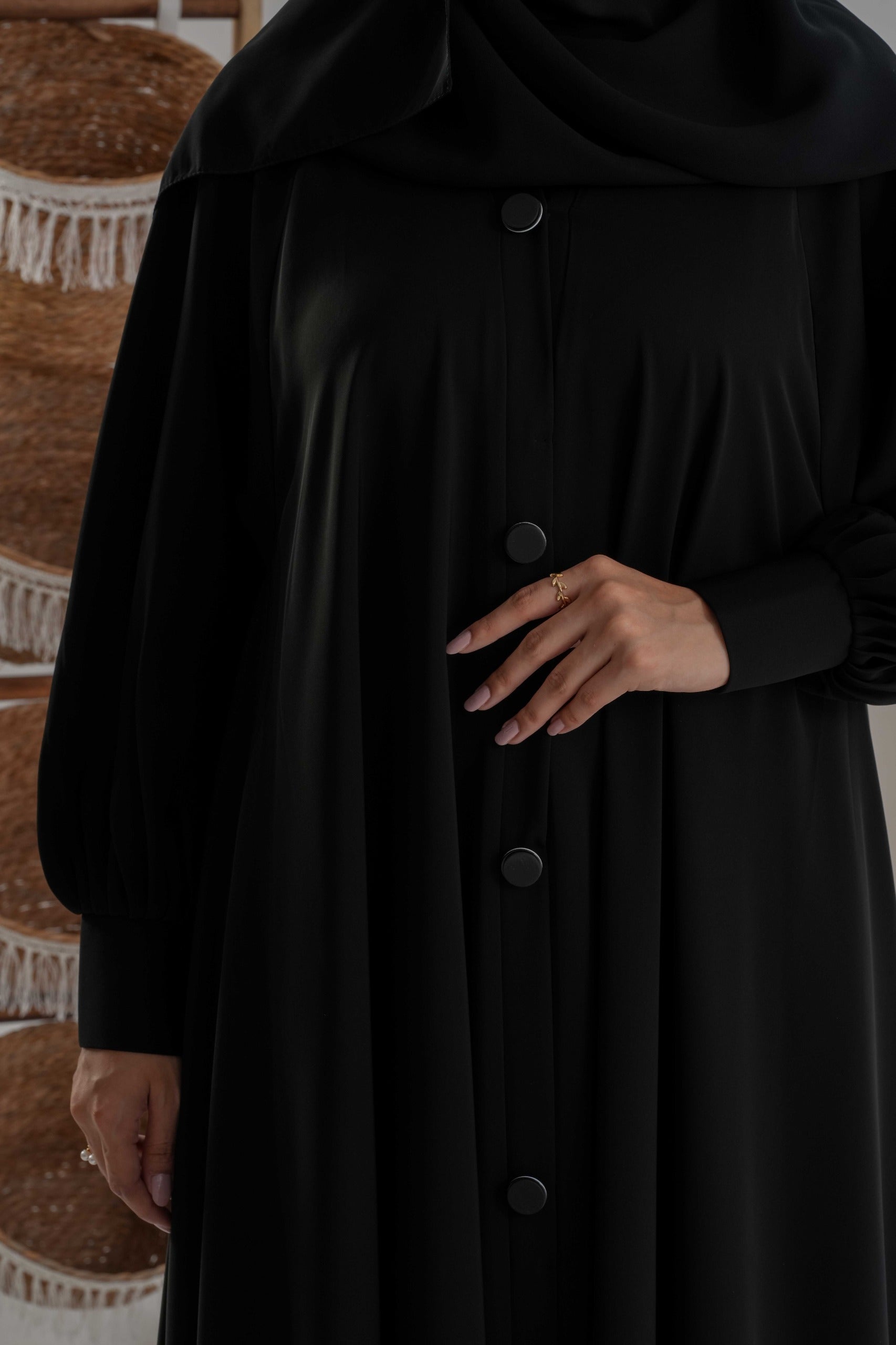 Black Cuffed Abaya | عباية سوداء مكفوفة